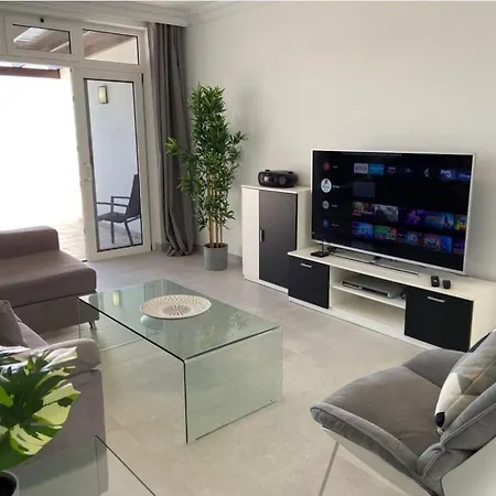 A6 Caleton Blanco * Puerto del Carmen (Lanzarote)